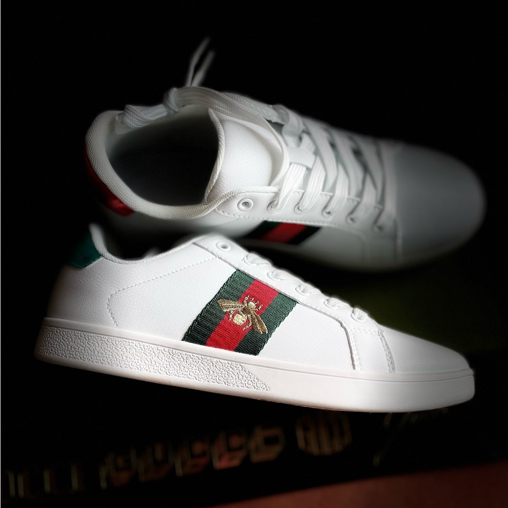 NWOT Italian style sneakers, size 9.5.